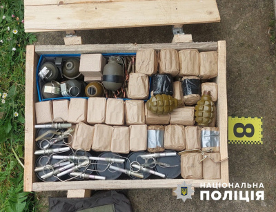 Автомат, гранати та набої: у мешканця Буковини знайшли цілий арсенал
