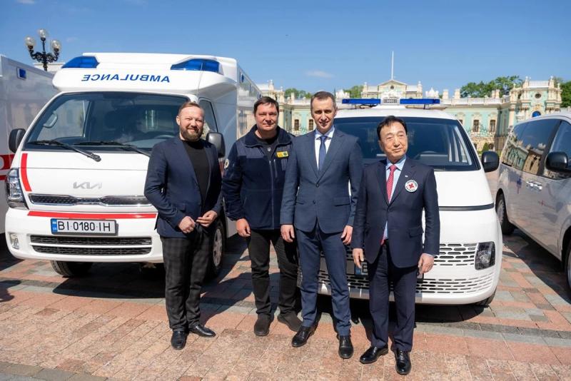 Полтавщина отримала три автомобілі швидкої допомоги від міжнародних партнерів та МОЗ