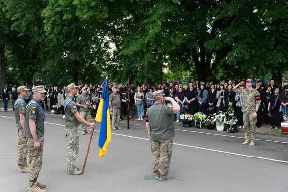 В Ужгороді сьогодні попрощалися із 21-річним захисником України – старшим солдатом Тарасом Гаврішем