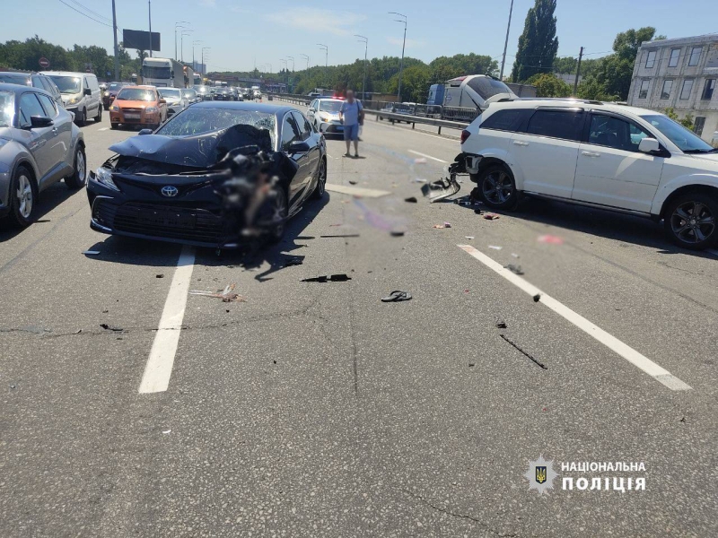 Масштабна ДТП у Києві: зіткнулися три автівки, є постраждалі