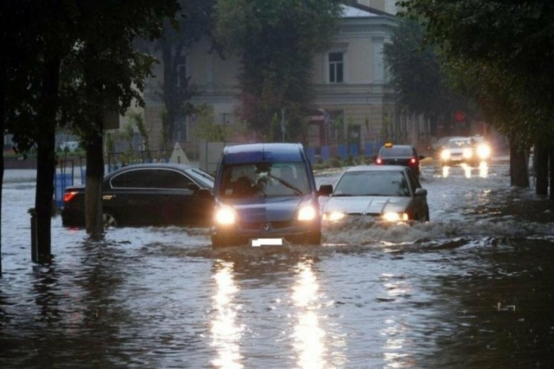 "Холодна негода накриє певні області прямо у вихідні, крижана злива випаде лише в одному регіоні": суне дощ і гроза