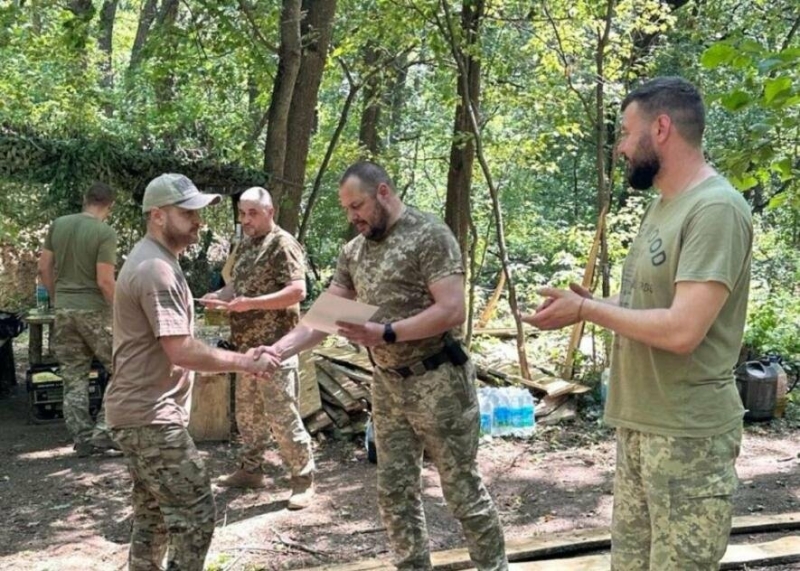 "Захищають Україну від загарбників": на передовій бійців тернопільської бригади нагородили відзнаками Президента