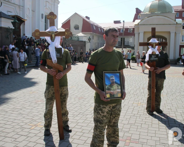 Лучани попрощалися із загиблими воїнами Юрієм Футалою і Віктором Сіліним