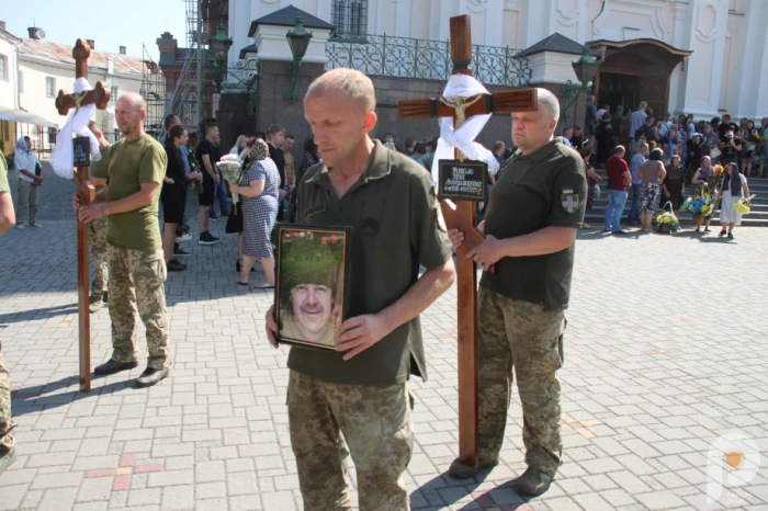 Лучани попрощалися із загиблими воїнами Юрієм Футалою і Віктором Сіліним