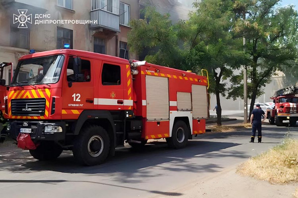 Під час пожежі у Кривому Розі 2 людини загинули, більше 10 вдалося врятувати