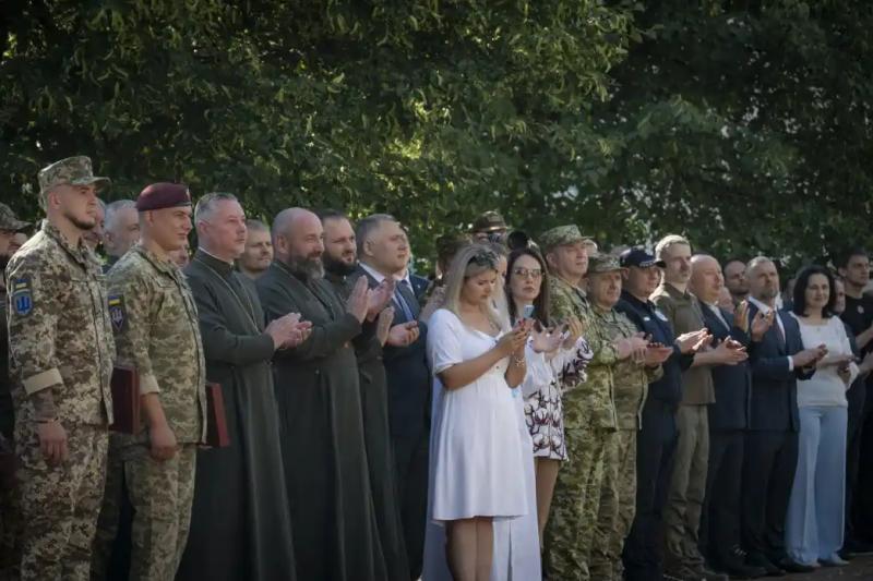 Президент України нагородив військового з Полтавщини орденом “Золота зірка”