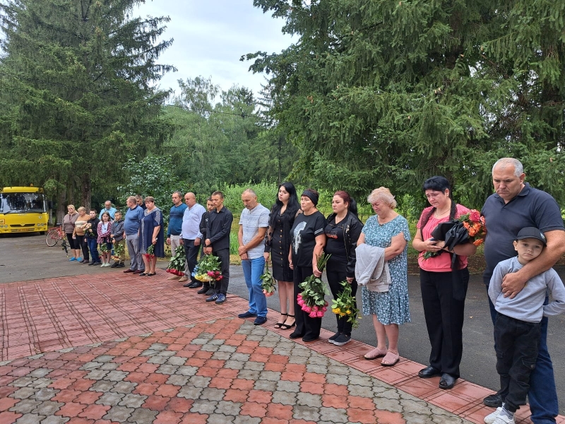 У Брацлавській громаді відкрили меморіальну дошку Захиснику-земляку