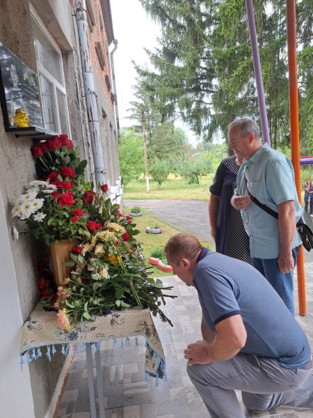 У Брацлавській громаді відкрили меморіальну дошку Захиснику-земляку