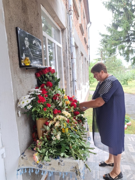 У Брацлавській громаді відкрили меморіальну дошку Захиснику-земляку