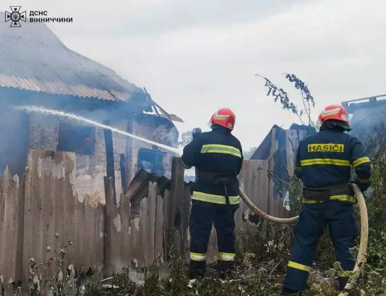 У Погребищенській громаді горіла господарча будівля