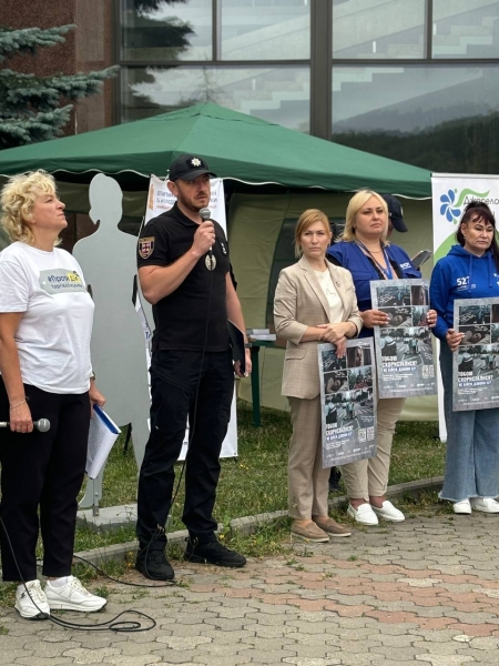 У Вінниці біля «Книжки» провели акцію проти торгівлі людьми