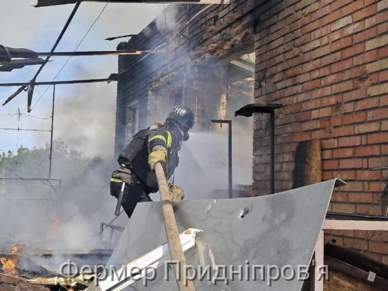 Вдень рашисти атакували Нікопольщину, пошкодили 15 приватних осель