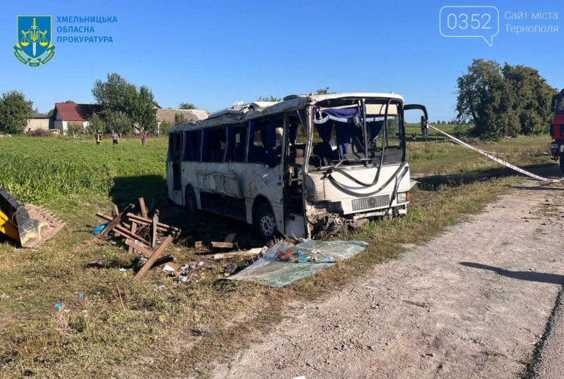 З школяркою загинула і вчителька: деталі жахливої ДТП по сусідству з Тернопільщиною, госпіталізовано 16 дітей (ФОТО)