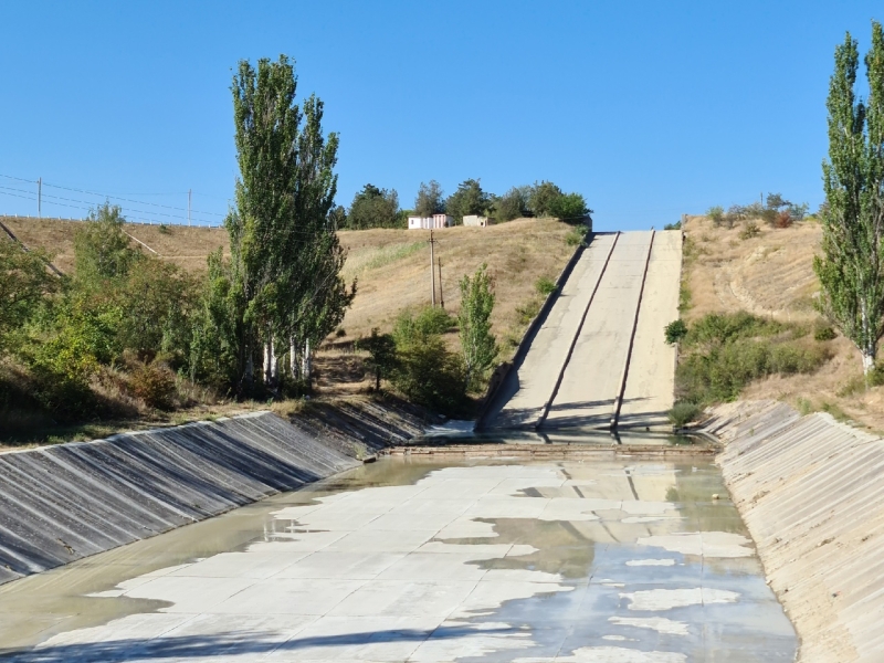 З Тайганського водосховища у Криму припинили скидання води через сильне обмілення (фото)