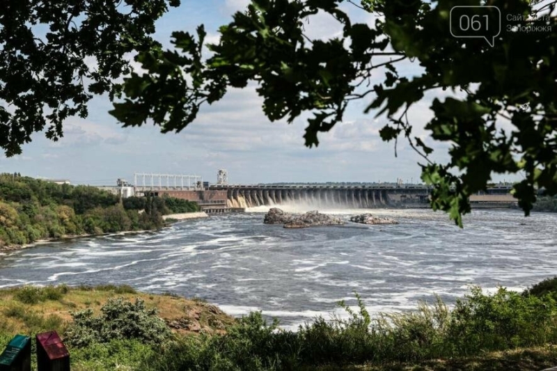 В Запоріжжі через безпекову ситуацію перекрили рух через греблю ДніпроГЕС