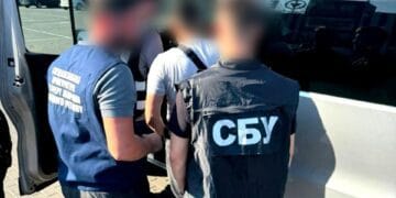 На Львівщині затримали старосту села, який хотів за 14 тисяч доларів допомогти чоловіку виїхати за кордон (ФОТО)