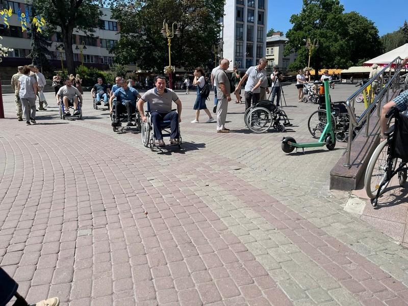 Як Івано-Франківськ з допомогою релокованого з Донеччини закладу стає доступнішим (ФОТО)