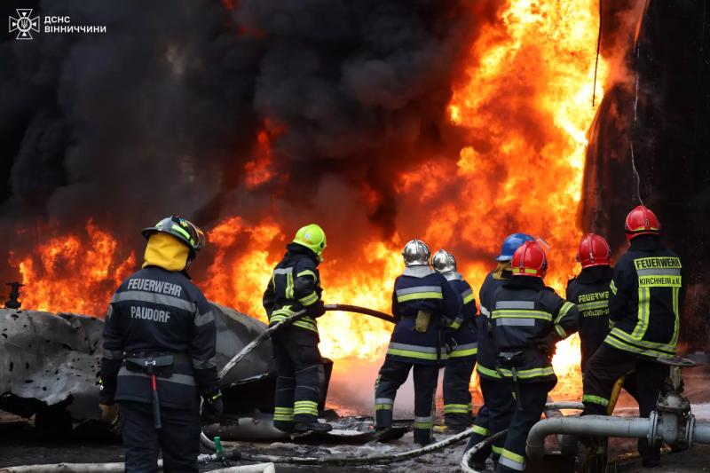 У ДСНС оприлюднили фото пожежі на Вінниччині, яка сталася через атаку «Шахеда»