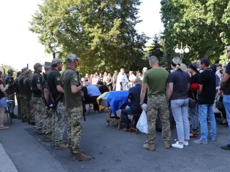 У Полтаві попрощалися з 3 загиблими військовими