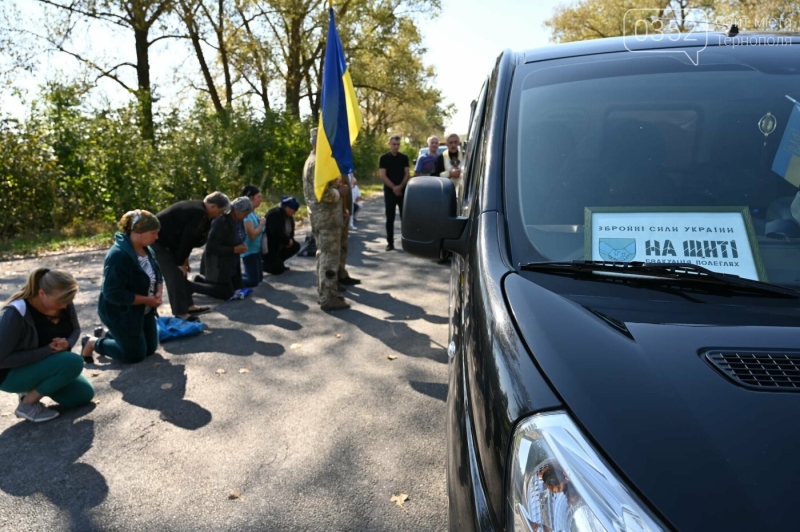 Страшенне горе: вже вдруге на Тернопільщині до одного дому приїхав траурний кортеж із тілом полеглого бійця (ФОТО)