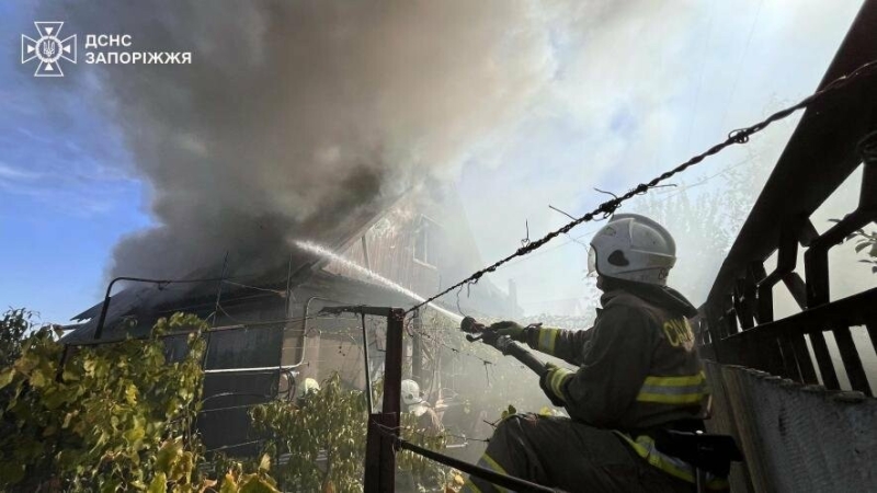 У Запоріжжі ліквідували займання двоповерхового житлового будинку