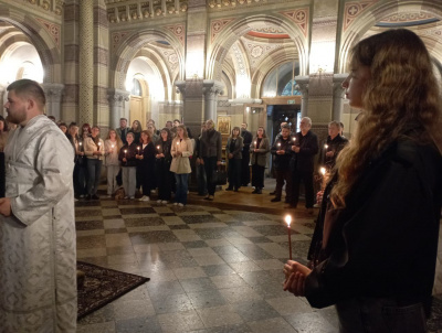 "Подякуймо їм за мужність та патріотизм": у Чернівцях відправили поминальну службу за загиблими медійниками - фото