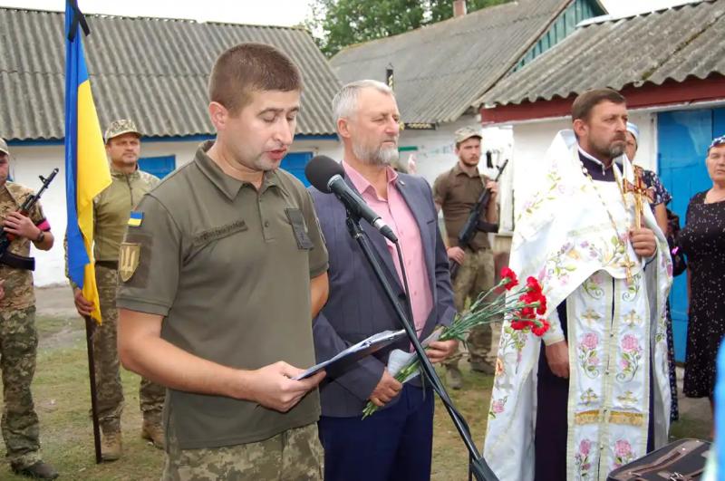 У Гребінківській громаді попрощалися із загиблим на війні Сергієм Марченком