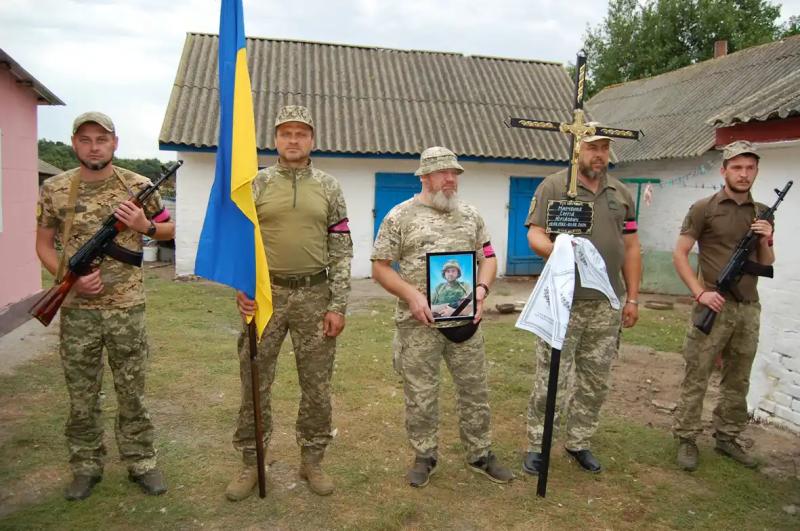 У Гребінківській громаді попрощалися із загиблим на війні Сергієм Марченком