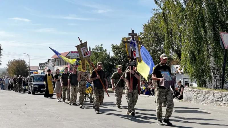 У Кобеляцькій громаді попрощалися із загиблим військовим Валерієм Левченком