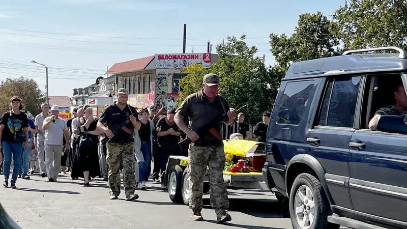 У Кобеляцькій громаді попрощалися із загиблим військовим Валерієм Левченком