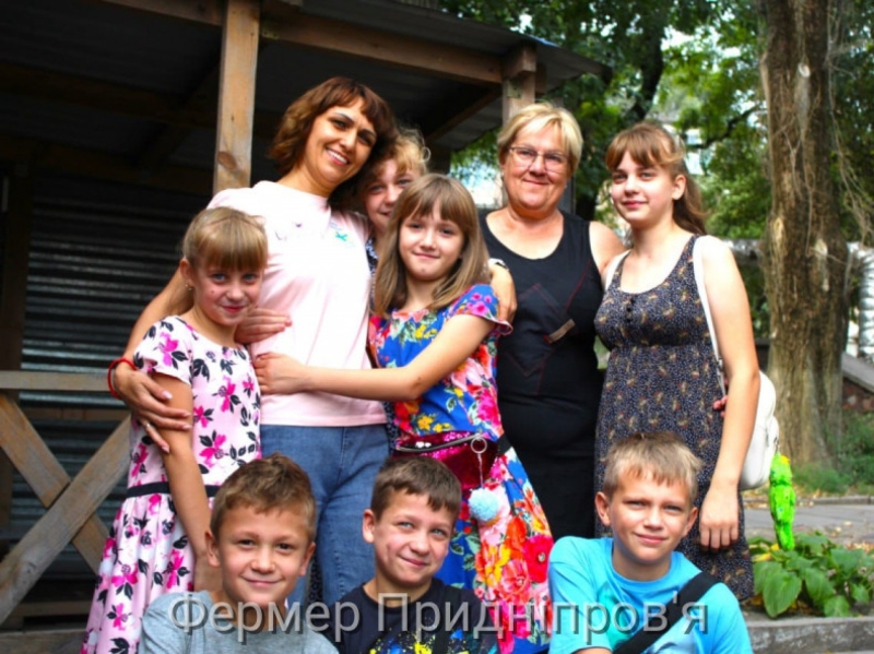 В Кам'янському молодь з інвалідністю влаштувала смачний благодійний ярмарок