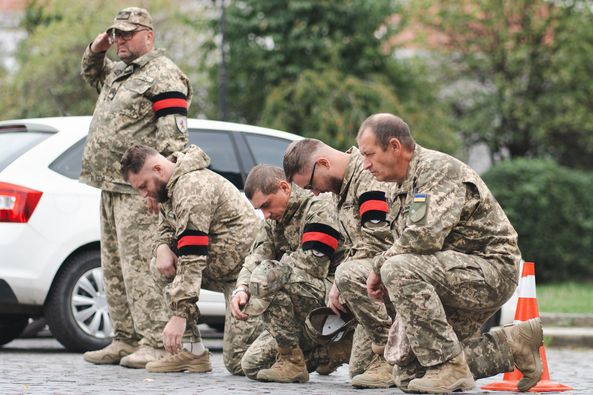 В Ужгороді сьогодні попрощалися із солдатом, стрільцем-помічником гранатометника Міланом Романчаком