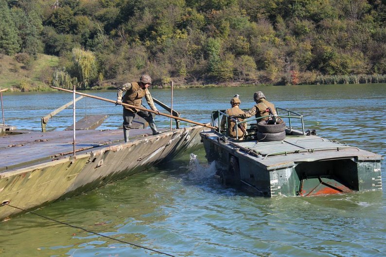 Військові з автоматами, дрони, димова завіса: що відбувалося на Тернопільщині (ФОТО, ВІДЕО)