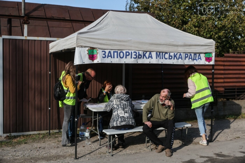 «Я не знаю, що зараз робити, в будинку не лишилося стін»: що кажуть жителі Запоріжжя, які постраждали від КАБів, - ФОТОРЕПОРТАЖ