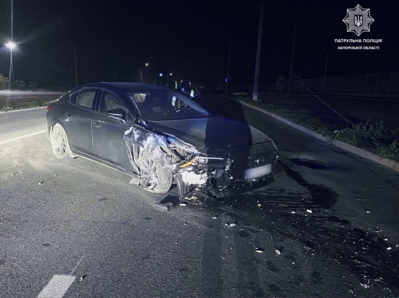 У Запоріжжі автівка знесла електроопору: винуватиця ДТП перебувала у стані сп’яніння