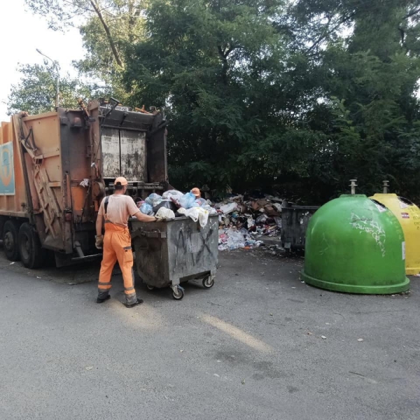 Солом’янка потопає від стихійного сміттєзвалища (фото)