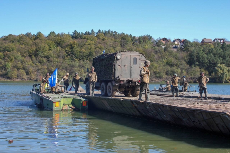 Військові з автоматами, дрони, димова завіса: що відбувалося на Тернопільщині (ФОТО, ВІДЕО)