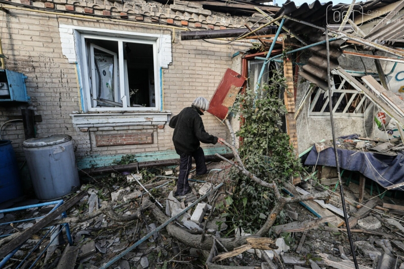 «Я не знаю, що зараз робити, в будинку не лишилося стін»: що кажуть жителі Запоріжжя, які постраждали від КАБів, - ФОТОРЕПОРТАЖ