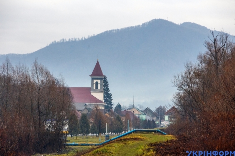 Гуцульський сердак: голка, нитка і щира молитва