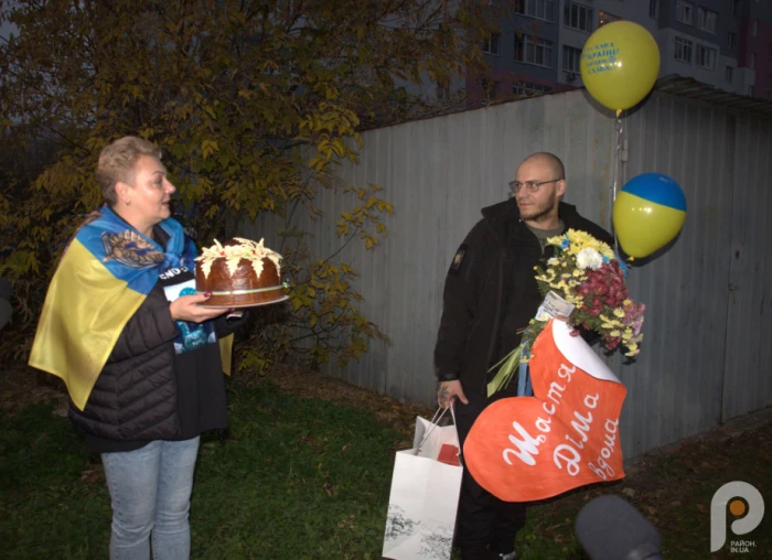 Лучани зустріли бойового медика Дмитра Селютіна, який був у російському полоні 29 місяців