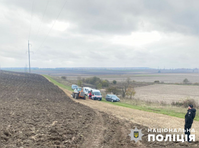 Потрапив під трактор та загинув: у поліції розповіли подробиці нещасного випадку на Буковині