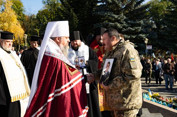 Предстоятель ПЦУ Епіфаній звершив сьогодні в Ужгороді на Пагорбі Слави Заупокійну літію за полеглими воїнами