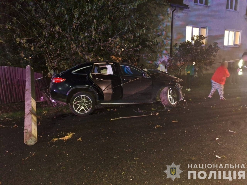 Слідчі ГУ Нацполіції в Закарпатській області розслідують смертельну ДТП, в якій загинув пасажир легковика