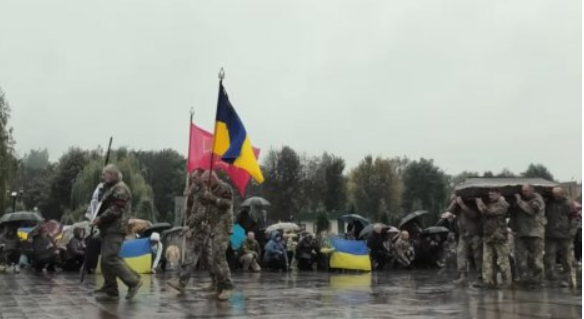 У Конотопі попрощалися із захисниками Віктором Карпенком і Андрієм Черевком