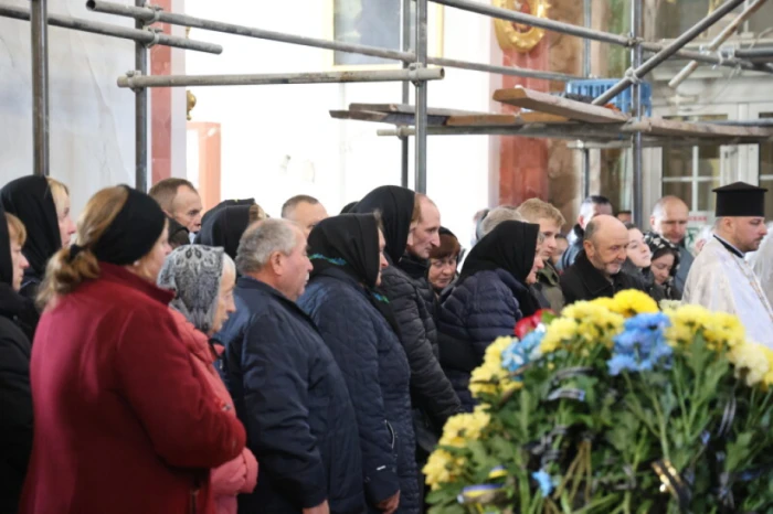 У Луцьку провели в останню дорогу воїна Віктора Каленика, який загинув у Курській області