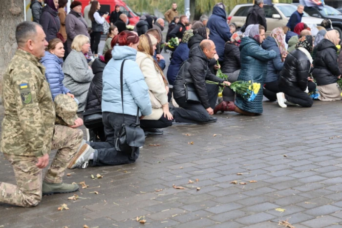 У Луцьку провели в останню дорогу воїна Віктора Каленика, який загинув у Курській області