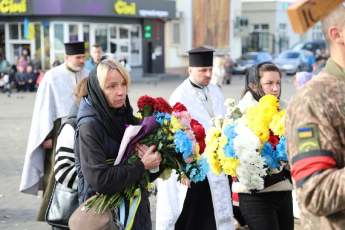 У Луцьку провели в останню дорогу воїна Віктора Каленика, який загинув у Курській області