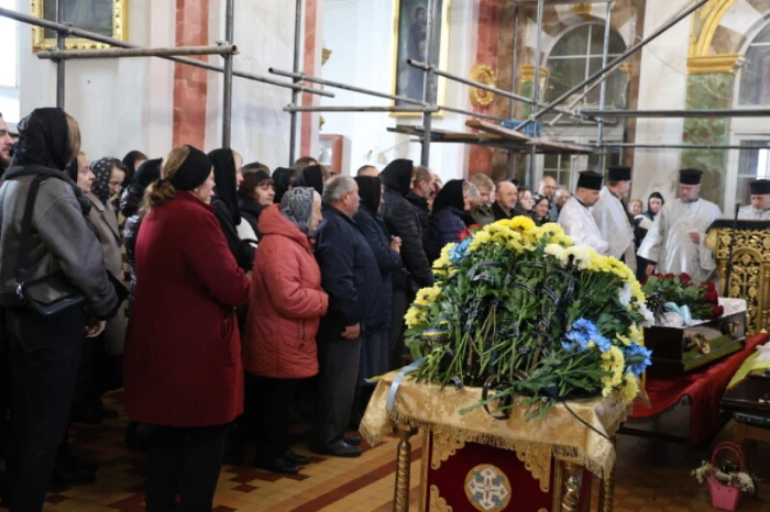 У Луцьку провели в останню дорогу воїна Віктора Каленика, який загинув у Курській області