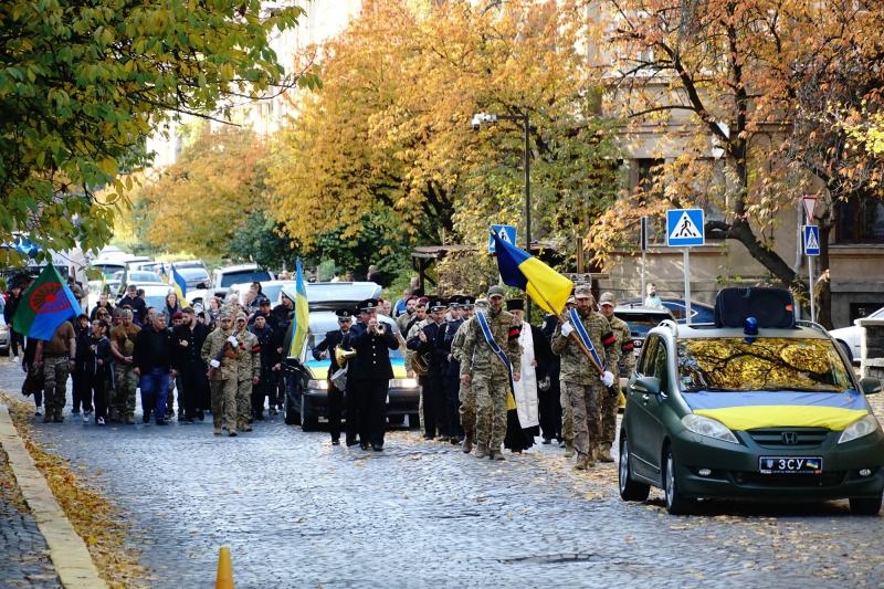 В Ужгороді сьогодні, 28 жовтня, попрощалися із 25-річним захисником Юрієм Вароді