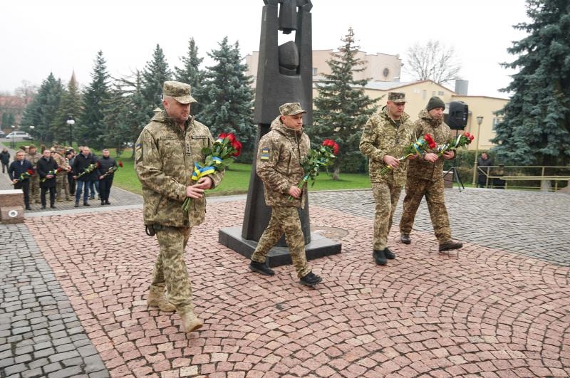 1000 днів від початку повномасштабної війни. В Ужгороді вшанували пам&apos;ять загиблих Героїв